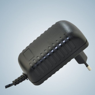 خفيفة الوزن 15 W العالمي AC محول الطاقة EN60950 أسود KSAFD سلسلة KTEC
