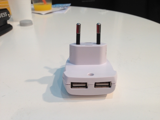 2.1A الأبيض USB مزدوجة الجدار شاحن محول تيار متردد شاحن الاتحاد الأوروبي التوصيل، 100 - 240V