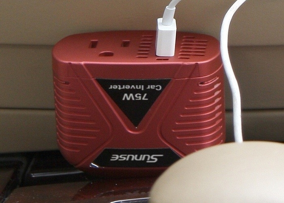 فعالية عال 75w سيارة قوة قلاب 12v dc إلى 220v ac مع سيجارة صندل سدادة