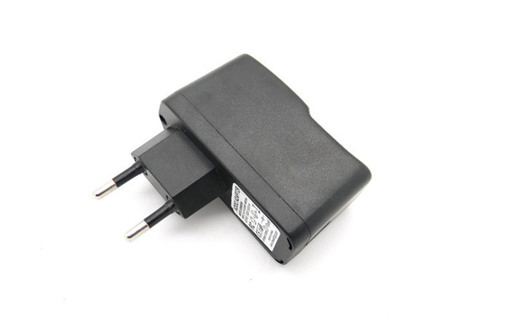 AC100-240V العالمي USB شاحن السفر