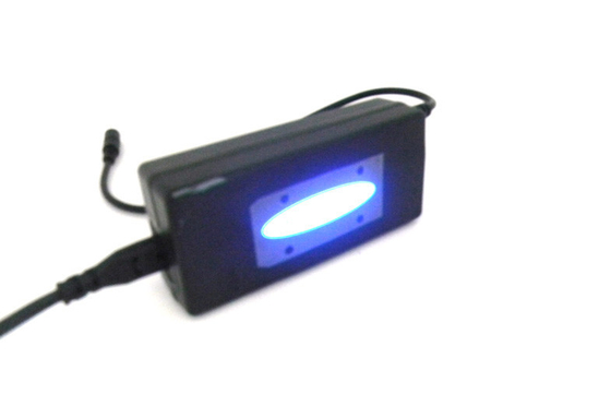 المملكة المتحدة / الولايات المتحدة 90W المحمول العالمي محول الطاقة التلقائي 5V 2.1A USB مع الصمام