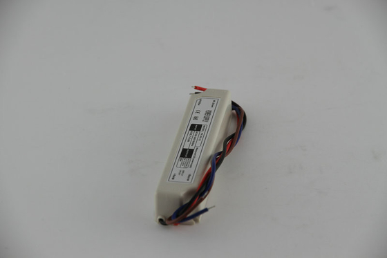 عالية السطوع 12V 20W الجهد المستمر الصمام سائق مقاوم للماء مع AC العالمي