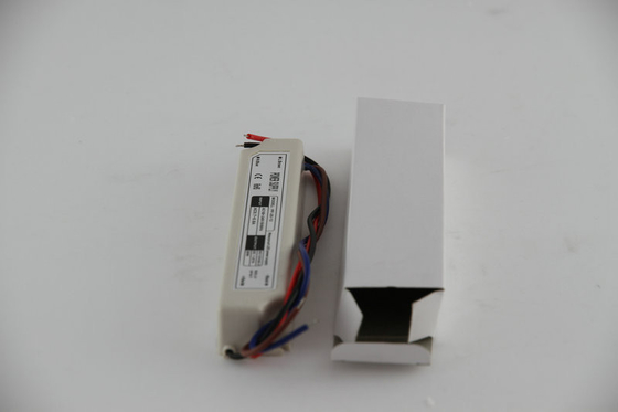 عالية السطوع 12V 20W الجهد المستمر الصمام سائق مقاوم للماء مع AC العالمي