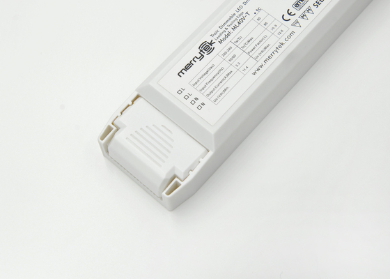 البلاستيك الأبيض ضميمة التيار الكهربائي المستمر عكس الضوء الصمام سائق 12VDC 50 / 60HZ